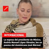 La esposa del señor presidente de México, Andrés Manuel López Obrador, lee un poema del dominicano José Mármol