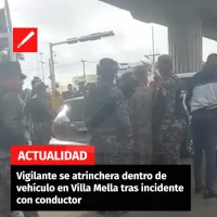 Vigilante se atrinchera dentro de vehículo en Villa Mella tras incidente con conductor