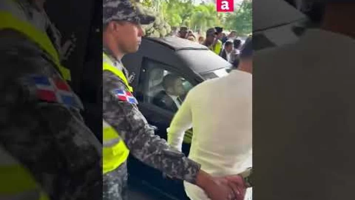 Familiares, amigos y fanáticos le dan el último adiós a Rubby Pérez