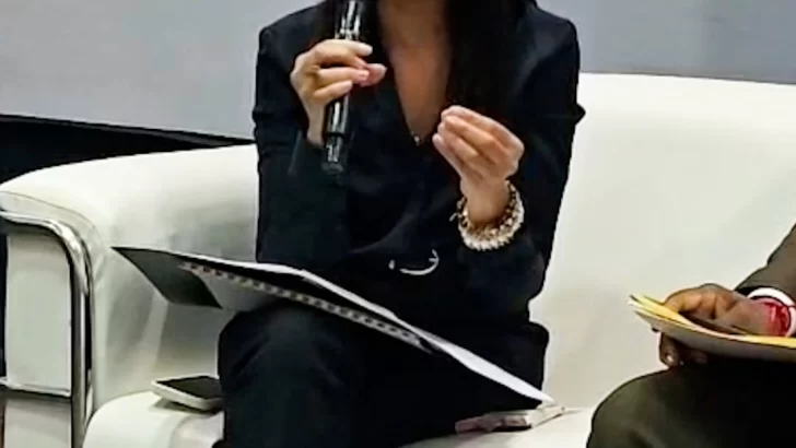 Elvira Lora denuncia barreras estructurales que limitan la participación de las mujeres en el periodismo y la academia