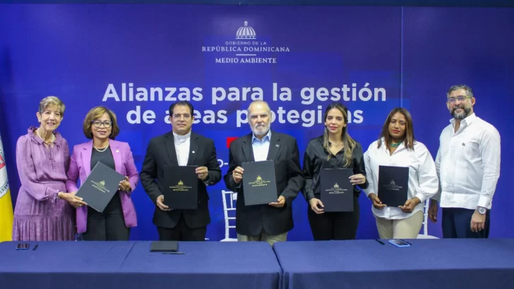 Medio Ambiente firma acuerdo para refuerzo del Refugio de Vida Silvestre Bahía de Luperón