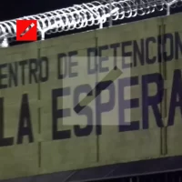 El Gobierno salvadoreño traslada a 2.000 pandilleros a nueva prisión.mp4