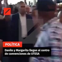 Danilo y Margarita llegan al centro de convenciones de UTESA