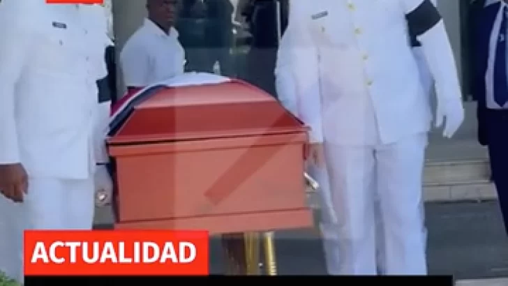Sepelio del hombre rana Aníbal López, cremado luego de honores militares