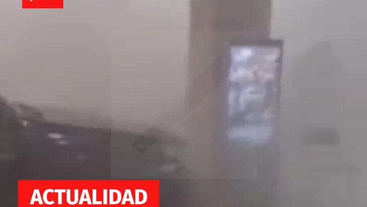 Se registra incendio en Bella Vista Mall en uno de los vehículos expuestos en exhibición