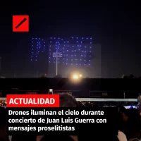 Drones iluminan el cielo durante concierto de Juan Luis Guerra con mensajes proselitistas