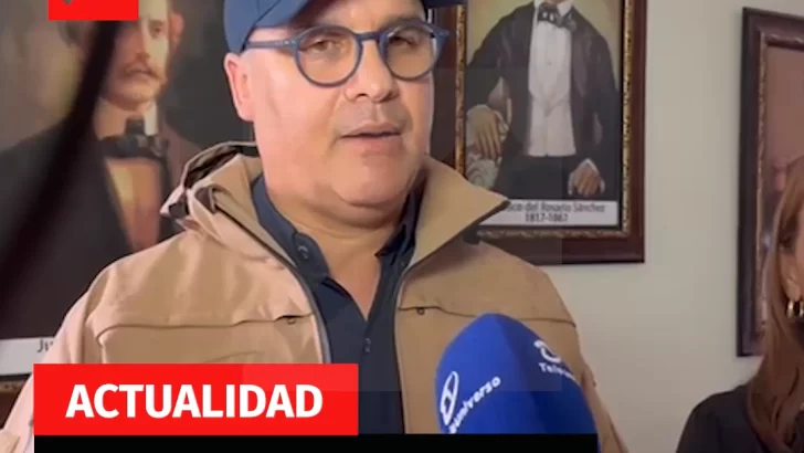 Ministro administrativo de la Presidencia, Igor Rodríguez, ofrece ayuda a víctimas de inundaciones en Puerto Plata