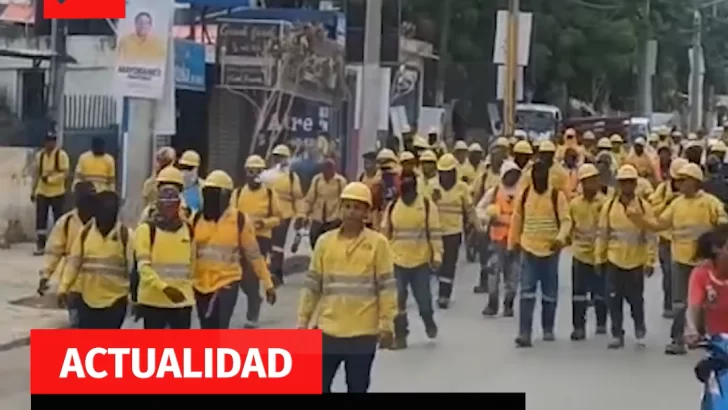 Trabajadores del Monoriel en Santiago marchan por pagos atrasados