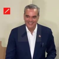 El presidente Abinader ejerce su voto y llama a todos los dominicanos a ir a las urnas a votar