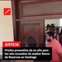 Prisión preventiva de un año para los seis acusados de asaltar Banco de Reservas en Santiago
