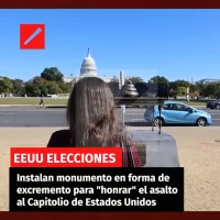 Instalan monumento en forma de excremento para honrar el asalto al Capitolio de Estados Unidos