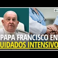 Católicos oran por salud del papa Francisco, que está bajo cuidados intensivos