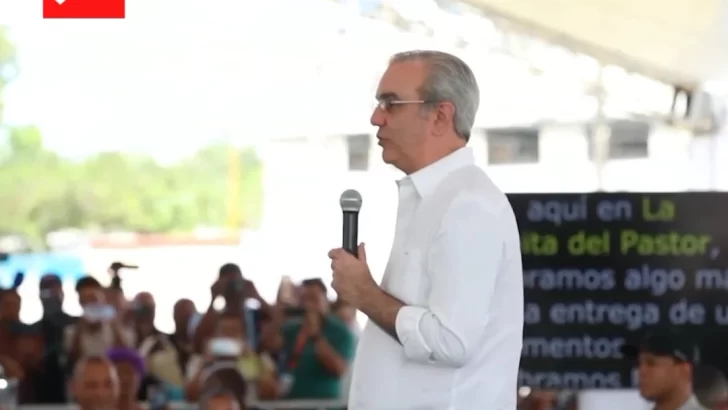 Presidente Luis Abinader, entregó títulos de propiedad a 537 familia en la Yaguita  del Pastor