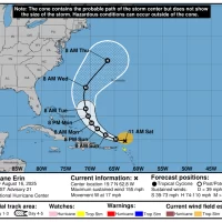 Huracán Erin hoy: Aviones Caza Huracanes del Centro Nacional de Huracanes, informa que ERIN ahora es Categoría 5