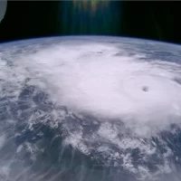 Impresionante vista desde el satélite del huracán Melissa, imagen muestra su amplio campo nuboso