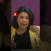 La Vida es una Pelota: ¡Nunca te Rindas a los 65! #shorts