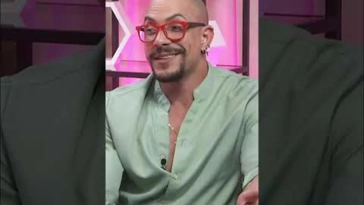 Anuel AA: ¡Jaylinistas te piden firmar papeles! #shorts