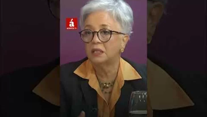 Adolescente agrede a profesor: ¡Intervención Urgente! #shorts