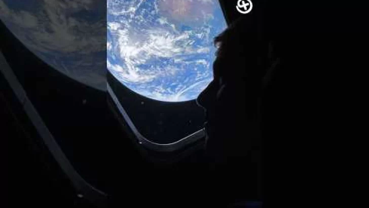 Los astronautas descubren algo increíble mirando por la ventana #espacio #ISS