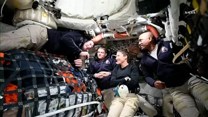 Esto pasa cada vez que los astronautas orbitan la Tierra #ISS #NASA #espacio