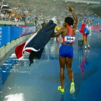 El oro de Marileidy Paulino desde todos los ángulos: videos de la carrera, el récord y su emotivo mensaje