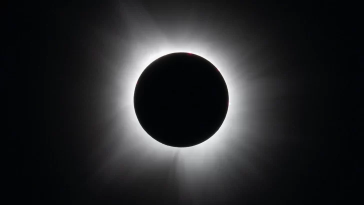 Eclipse total de sol hoy 12 de agosto 2026: a qué hora, dónde se ve y cómo seguirlo en vivo