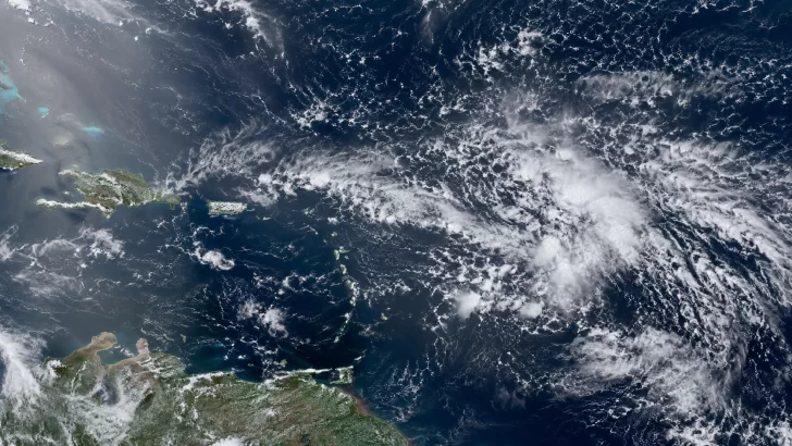 Dolly se disipa como tormenta, pero su humedad va al Caribe