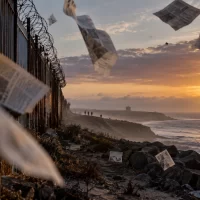 Ceuta en crisis, la OTAN derriba un dron y EE.UU. arma a Israel. Las Portadas de hoy 16 de septiembre